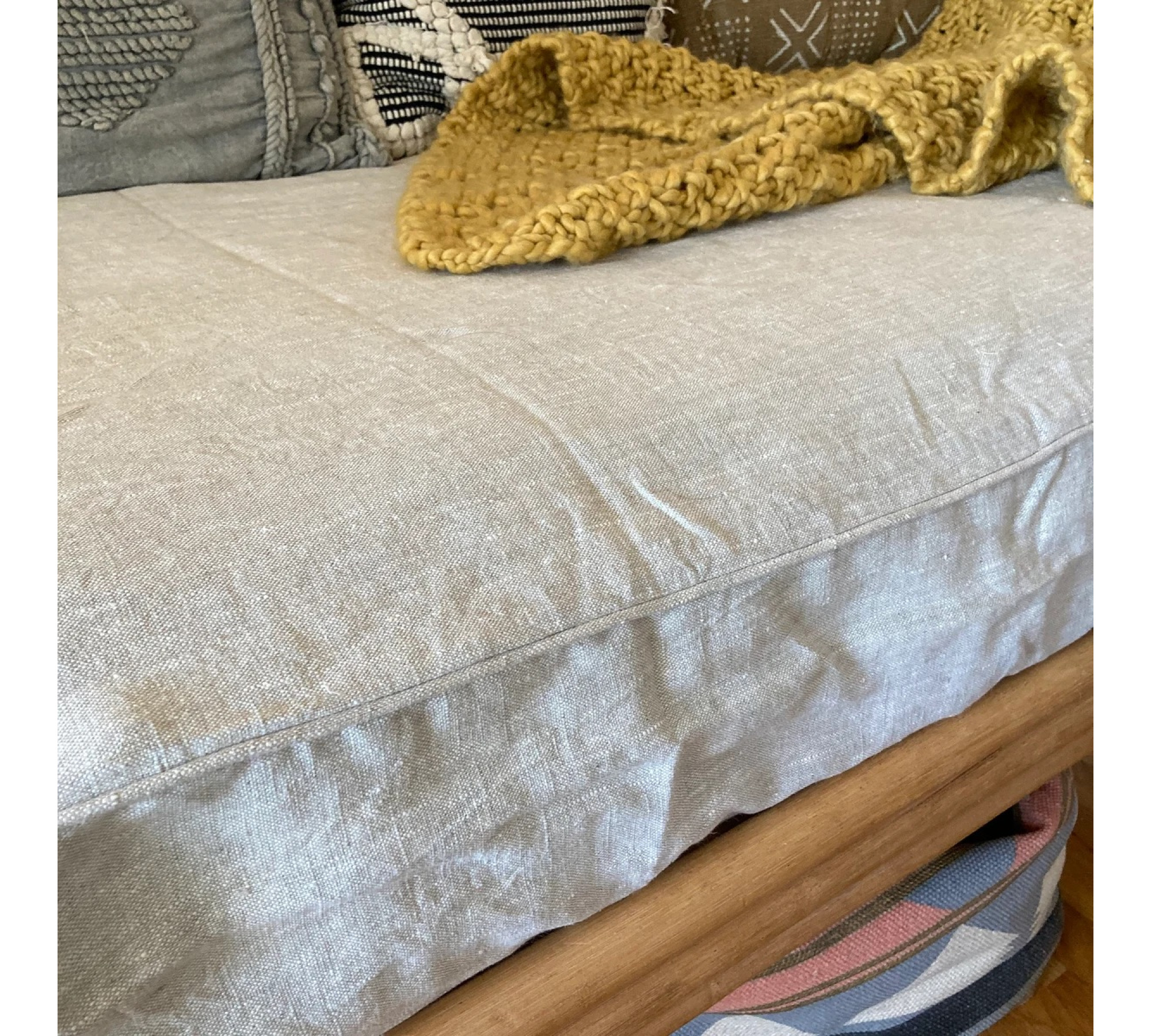 Breathable 100% Linen Daybed Cover With The Piping On Edges